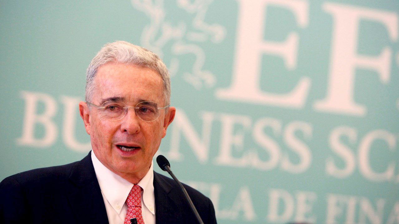 Corte Suprema de Colombia ordena detención de expresidente Álvaro Uribe