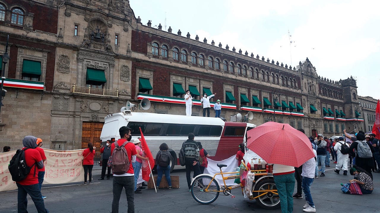 Fotogalería / La inconformidad no ‘guardó’ sana distancia en el Informe de AMLO