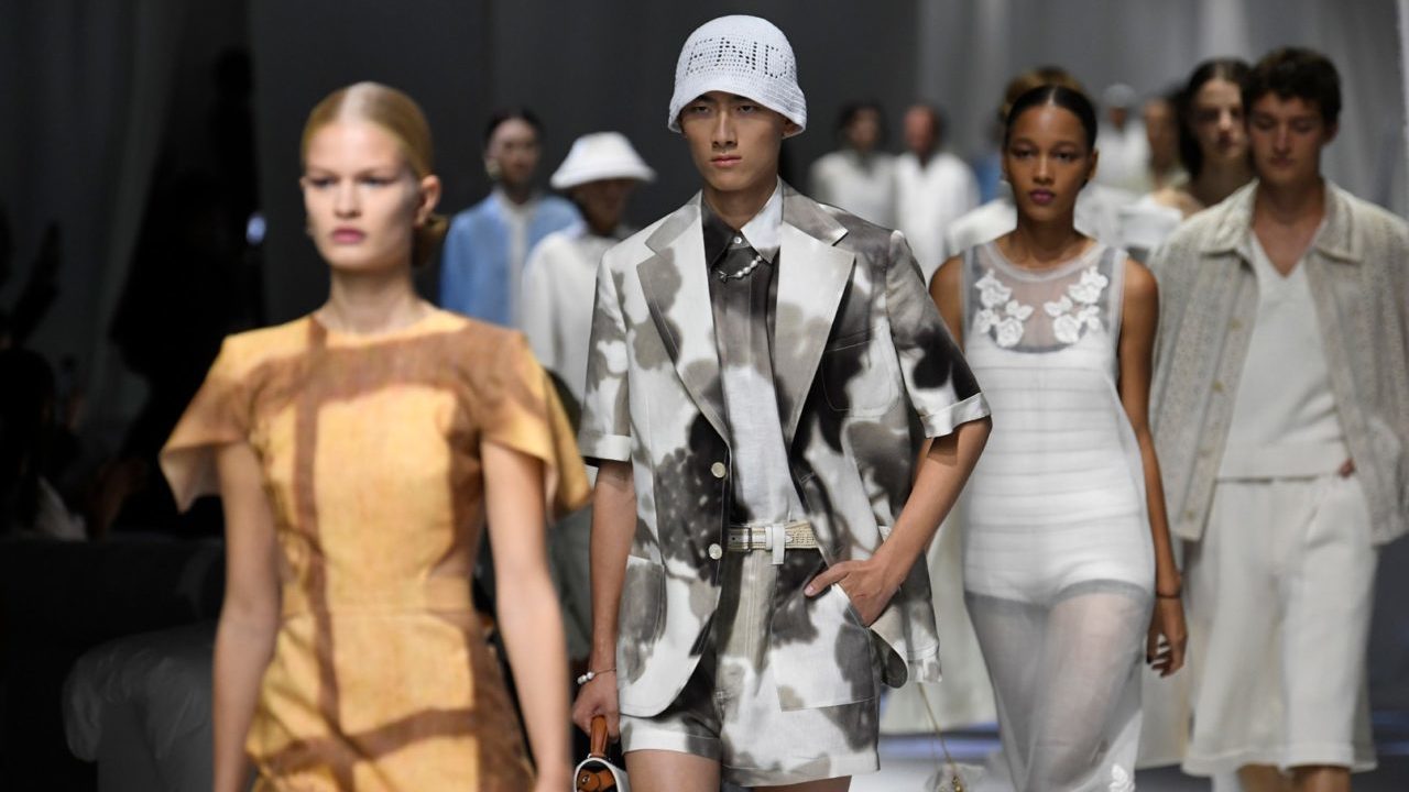 FENDI presenta su colección primavera verano 2021 como un tributo a la familia