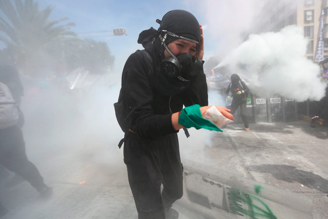 El cerco policial a manifestantes feministas violó sus derechos humanos: AI