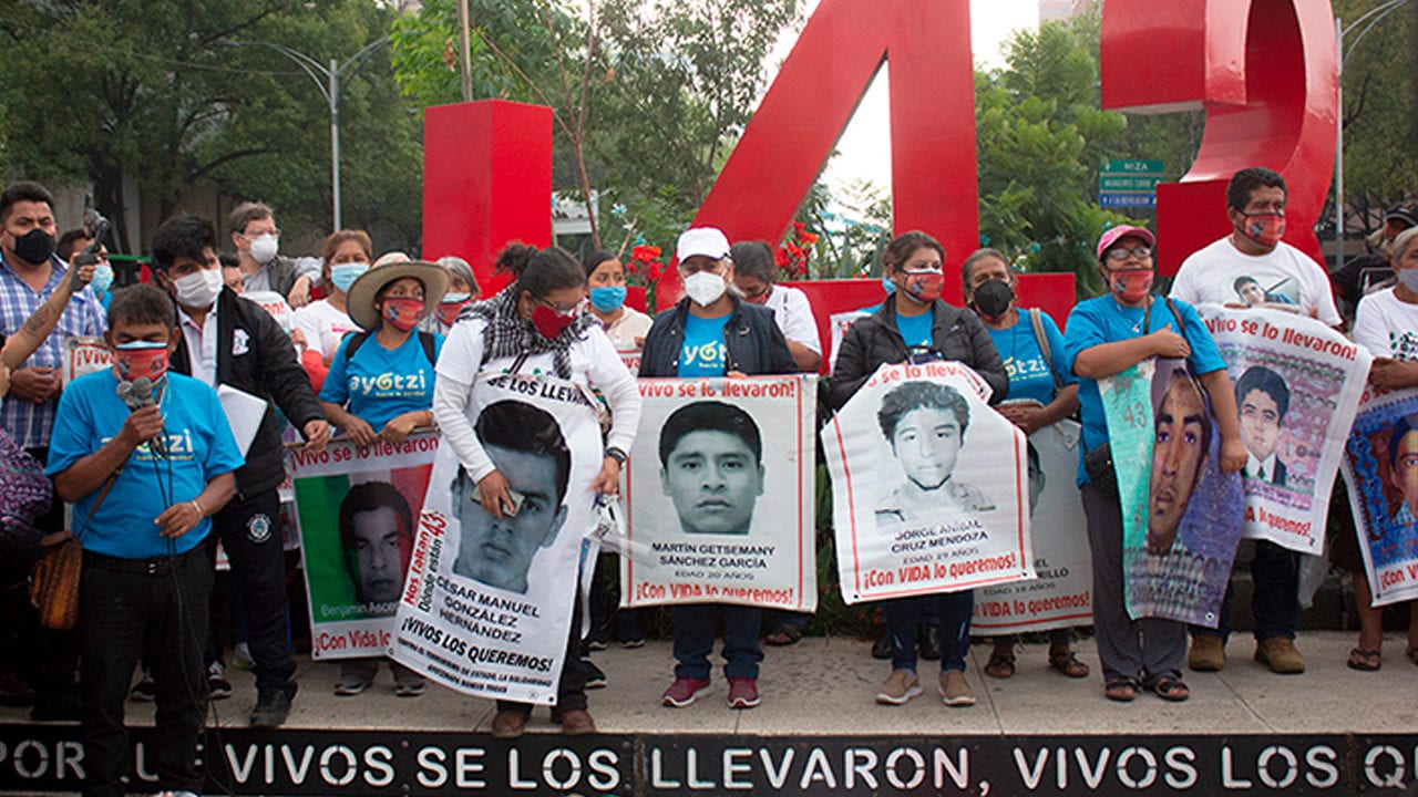 Familiares de los 43 piden a AMLO esclarecer ‘verdad histórica’