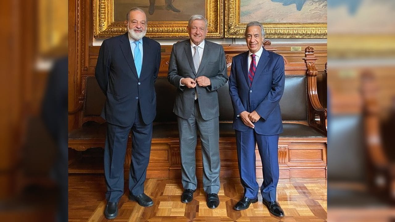 AMLO se reúne con Carlos Slim y su compadre en Palacio Nacional