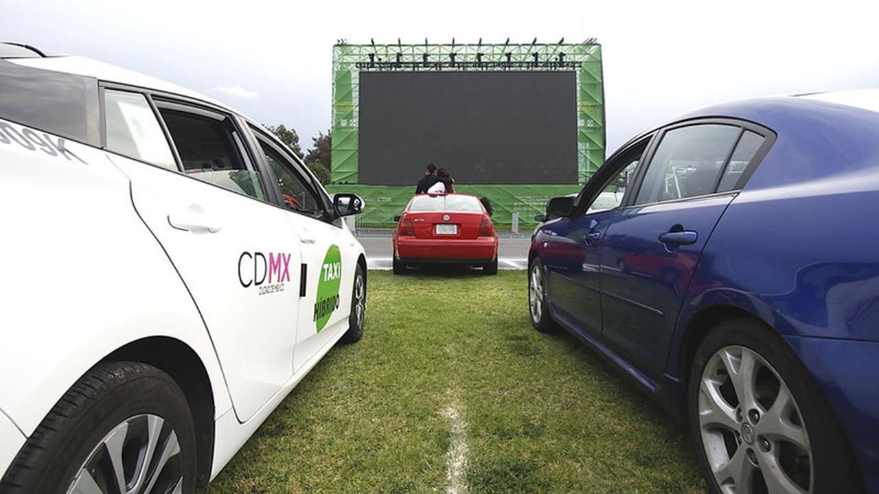 Tendencia de autocinemas crece y abren uno en Campo Marte