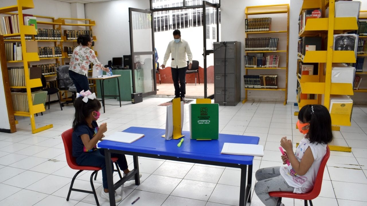 Instalan kioscos de académicos para alumnos de educación básica en CDMX