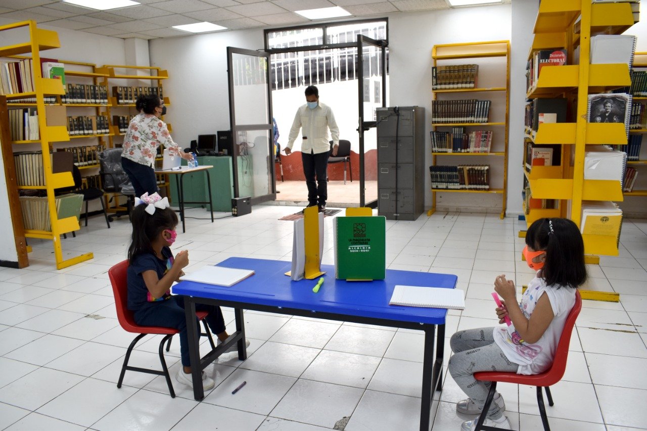 Instalan kioscos de académicos para alumnos de educación básica en CDMX