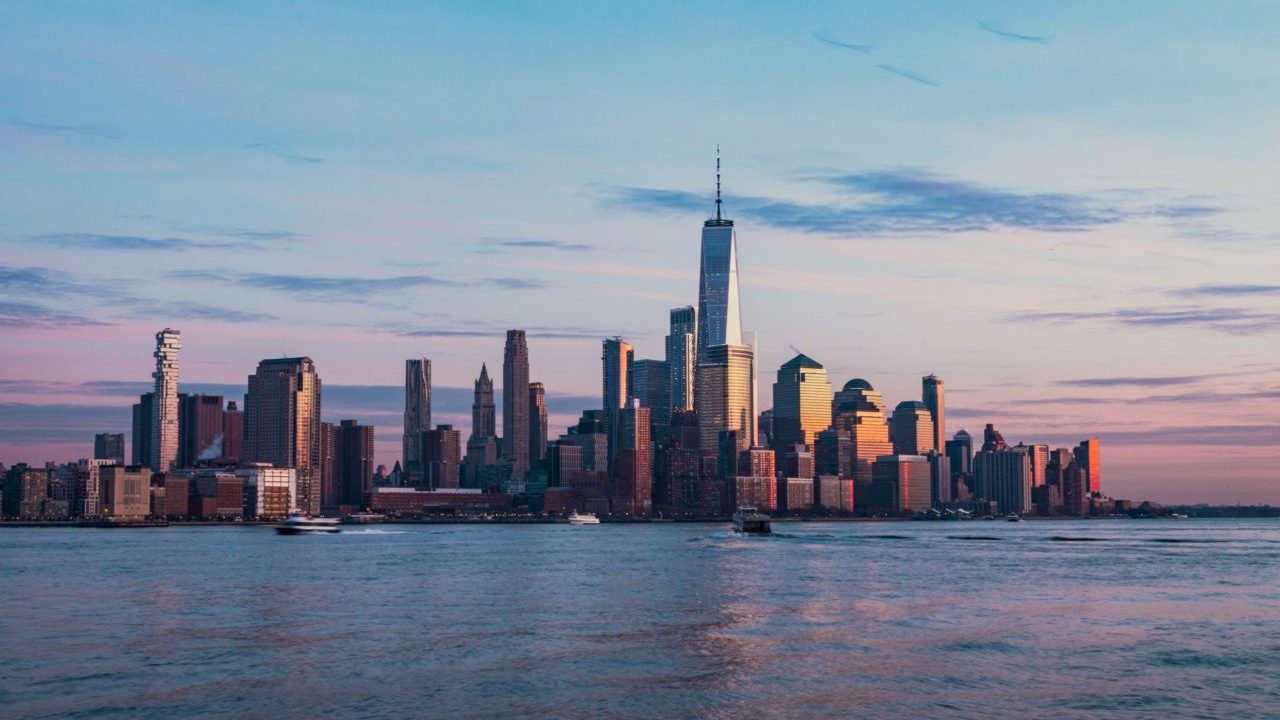 Vacuna o despido, Nueva York elimina tregua a sus empleados