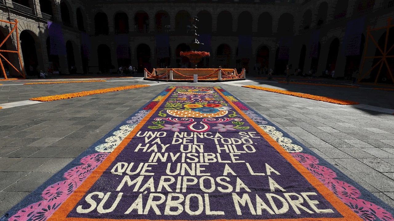 López Obrador inaugura ofrenda homenaje a víctimas de la pandemia en México