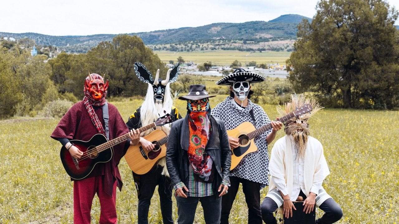 EXCLUSIVA | Diablocalavera hace una ofrenda de música latina para el Día de Muertos