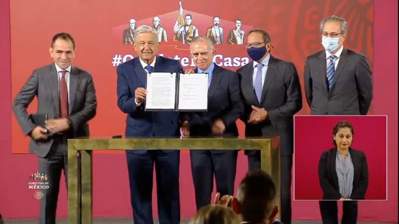 Gobierno de AMLO e IP firman plan de inversión para aliviar crisis económica de México