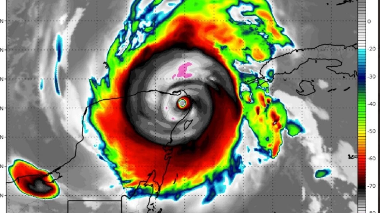 Delta se intensifica a categoría 4 y avanza hacia Yucatán