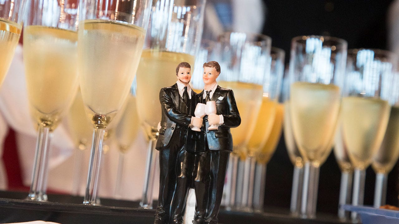 Corte de EU respalda a diseñadora que se niega a hacer páginas web para bodas homosexuales