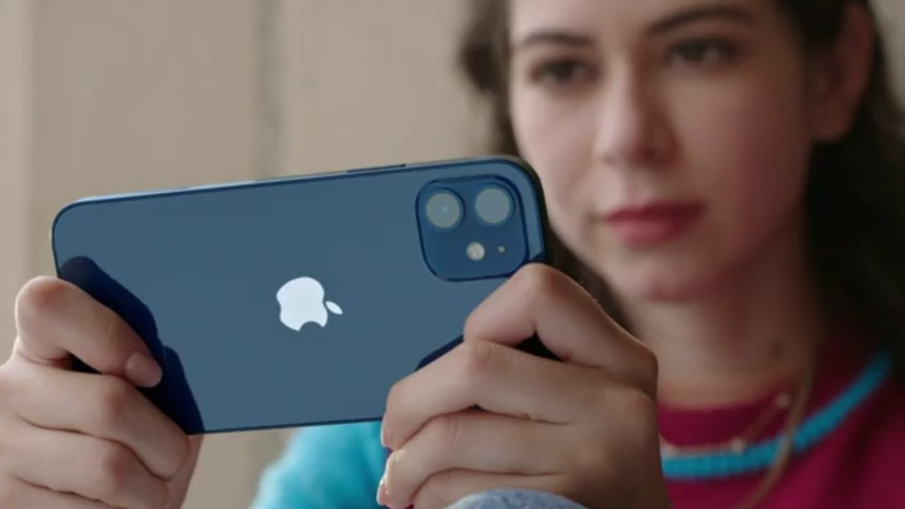 Apple intenta apaciguar disputa sobre iPhone 12 en Francia mientras aumenta escrutinio europeo