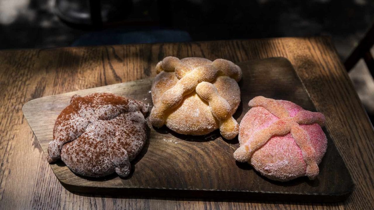 Prepara pan de muerto en casa con la receta de un reconocido chef