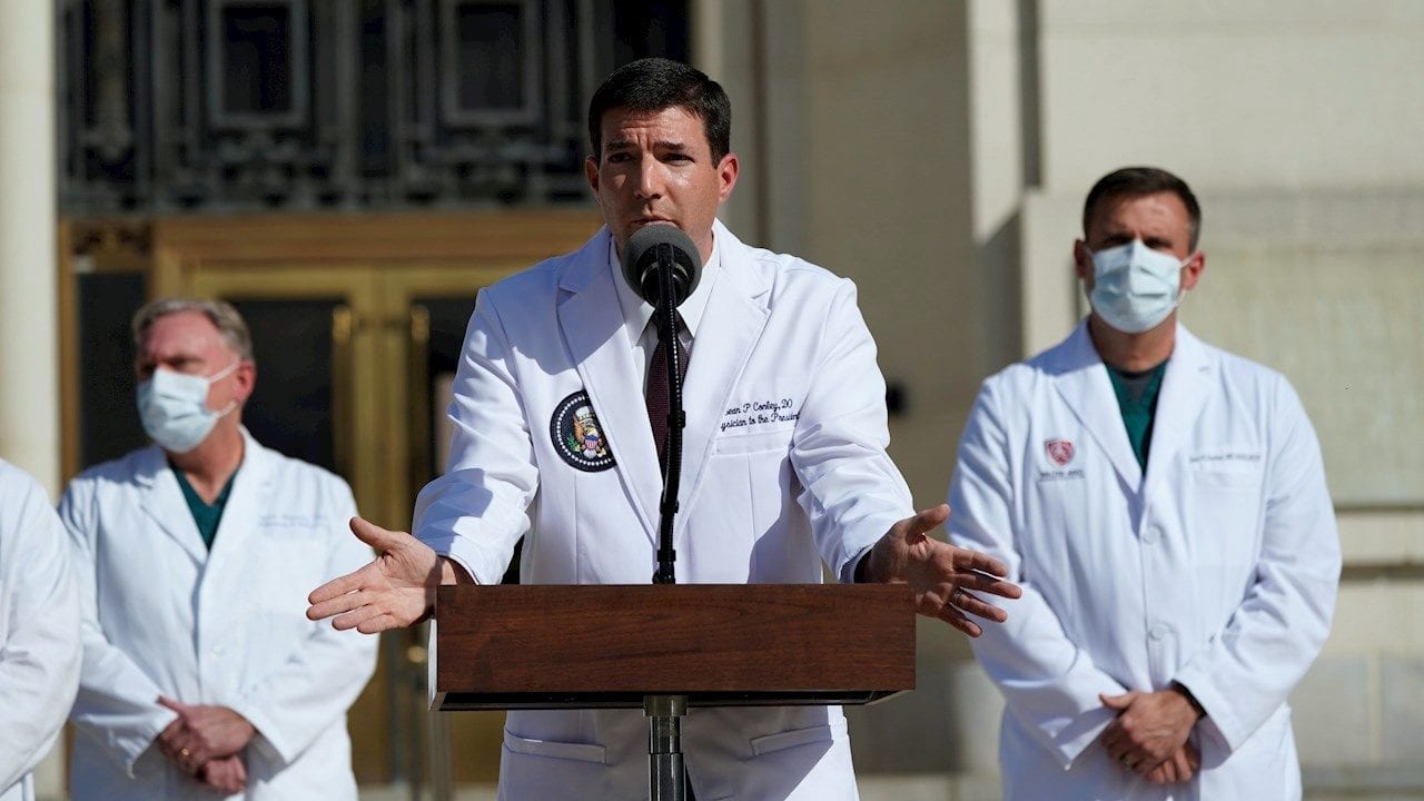 Trump ‘no está fuera de peligro’ pese a salir del hospital, dice su médico
