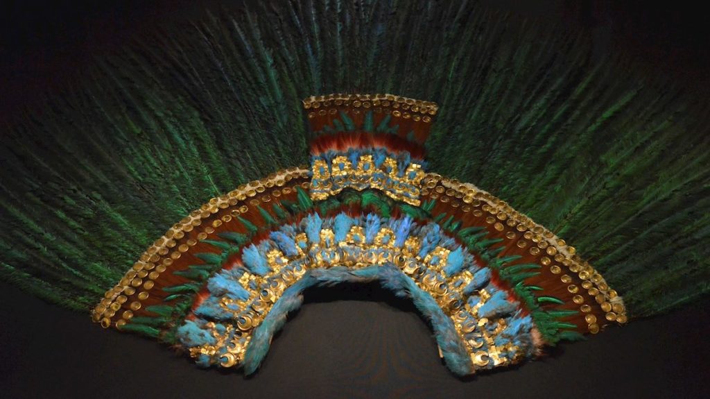 penacho_moctezuma_sacerdote