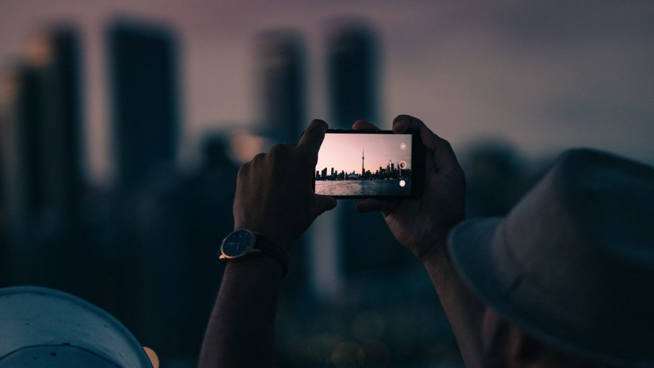 Adicción al celular: a 3 de cada 10 mexicanos se les dificulta desconectarse de la vida digital al viajar