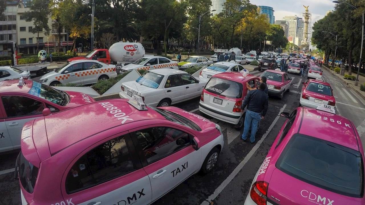 Taxistas protestan en CDMX contra apps de transporte