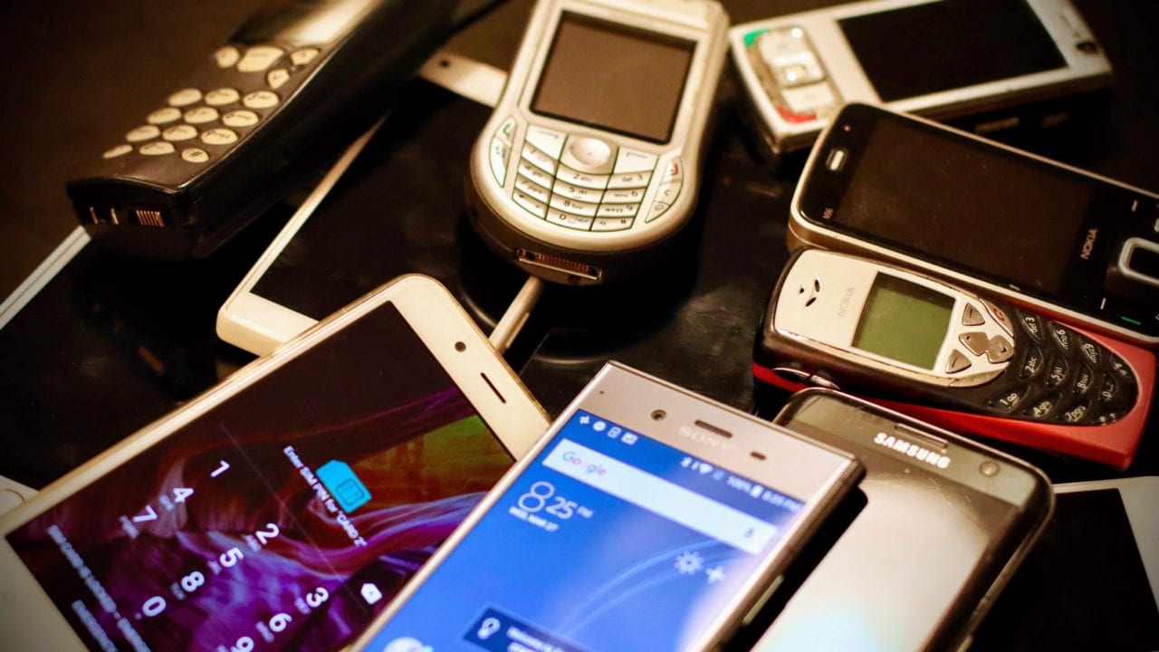 Gobiernos espían a usuarios de Apple y Google a través de notificaciones push: senador de EU