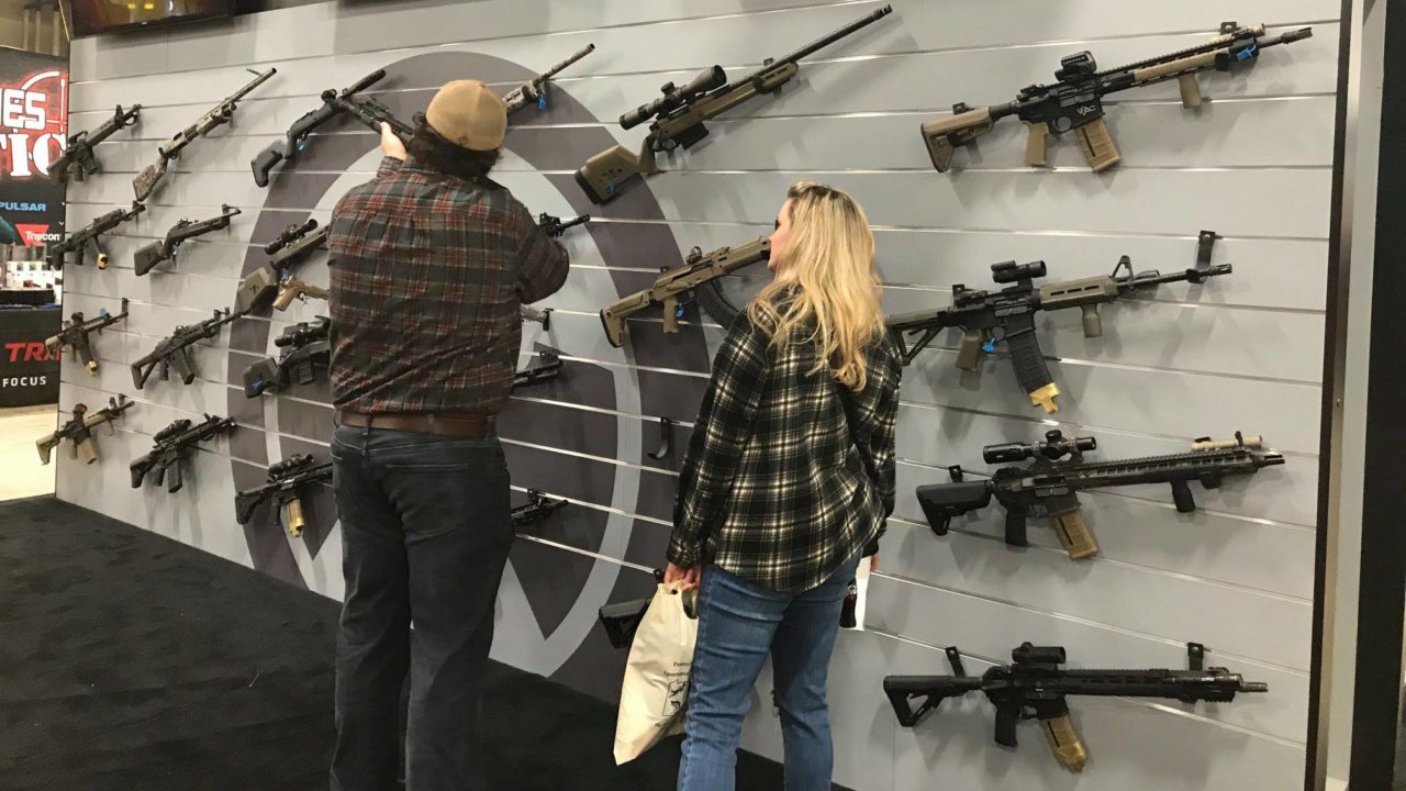 Corte de Massachusetts acepta demanda de México contra fabricantes de armas