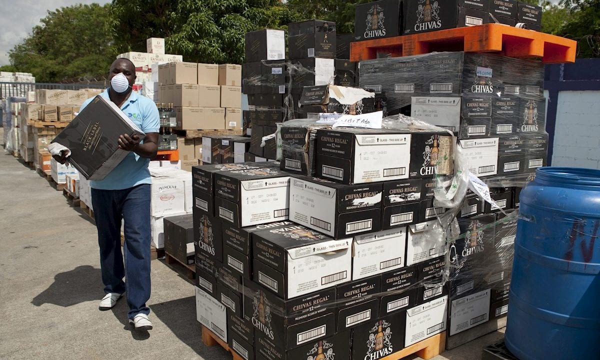 Se vendieron 750 millones de botellas de bebidas alcohólicas adulteradas en la pandemia