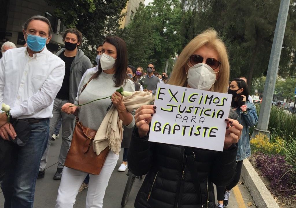 Marchan en la CDMX para exigir justicia por muerte de restaurantero francés