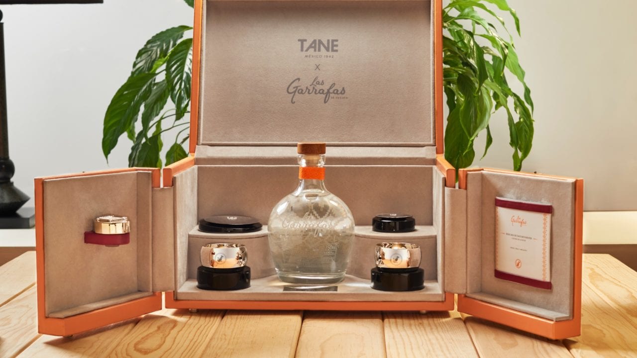 TANE y Las Garrafas se unen para presentar un mezcal de tradición ancestral