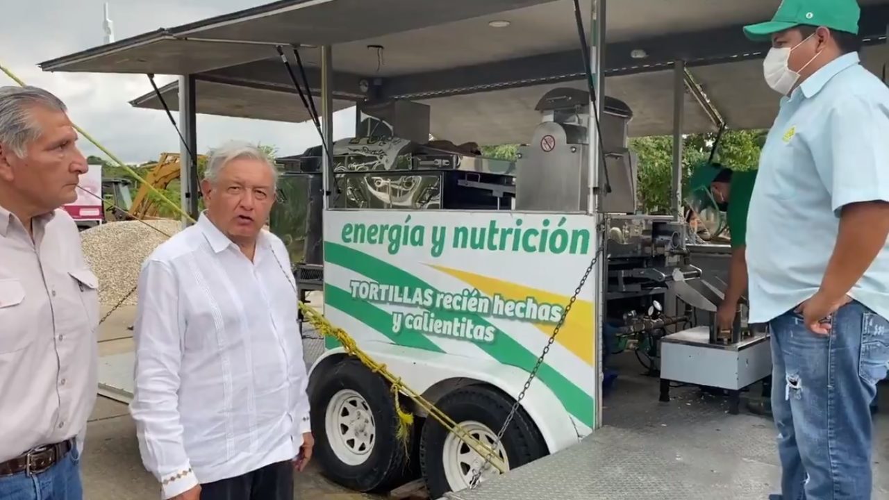 AMLO presume tortillería móvil de Maseca en Tabasco para apoyar a damnificados