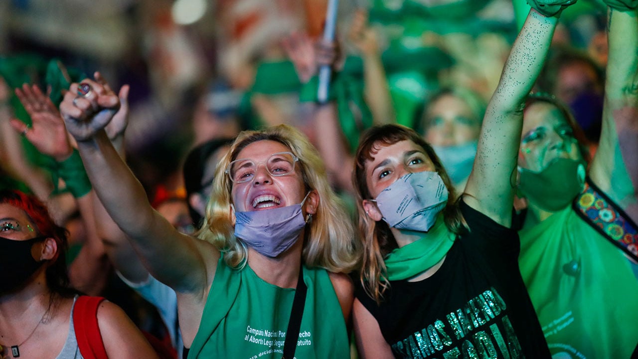 Manifestantes a favor de la legalización del aborto en Buenos Aires