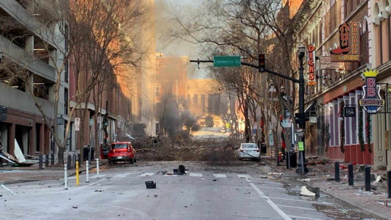 Explosión sacude Nashville en Navidad, policía dice fue “acto intencional”