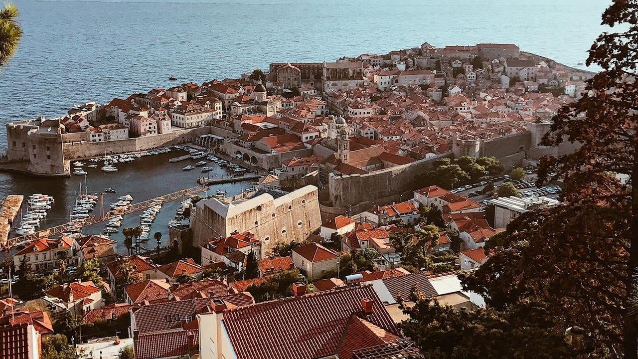 Croacia prohíbe viajes dentro del país ante fiestas navideñas y Covid-19