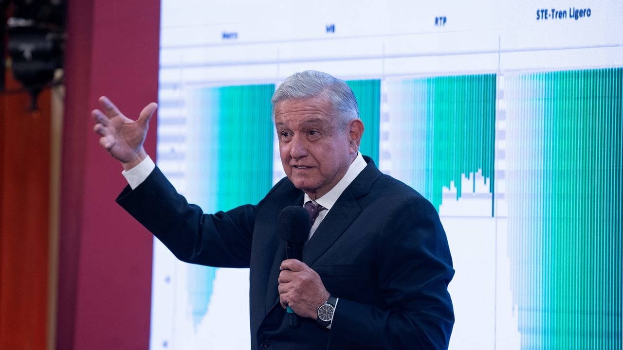 AMLO anuncia que México recibirá la vacuna de AstraZeneca en marzo