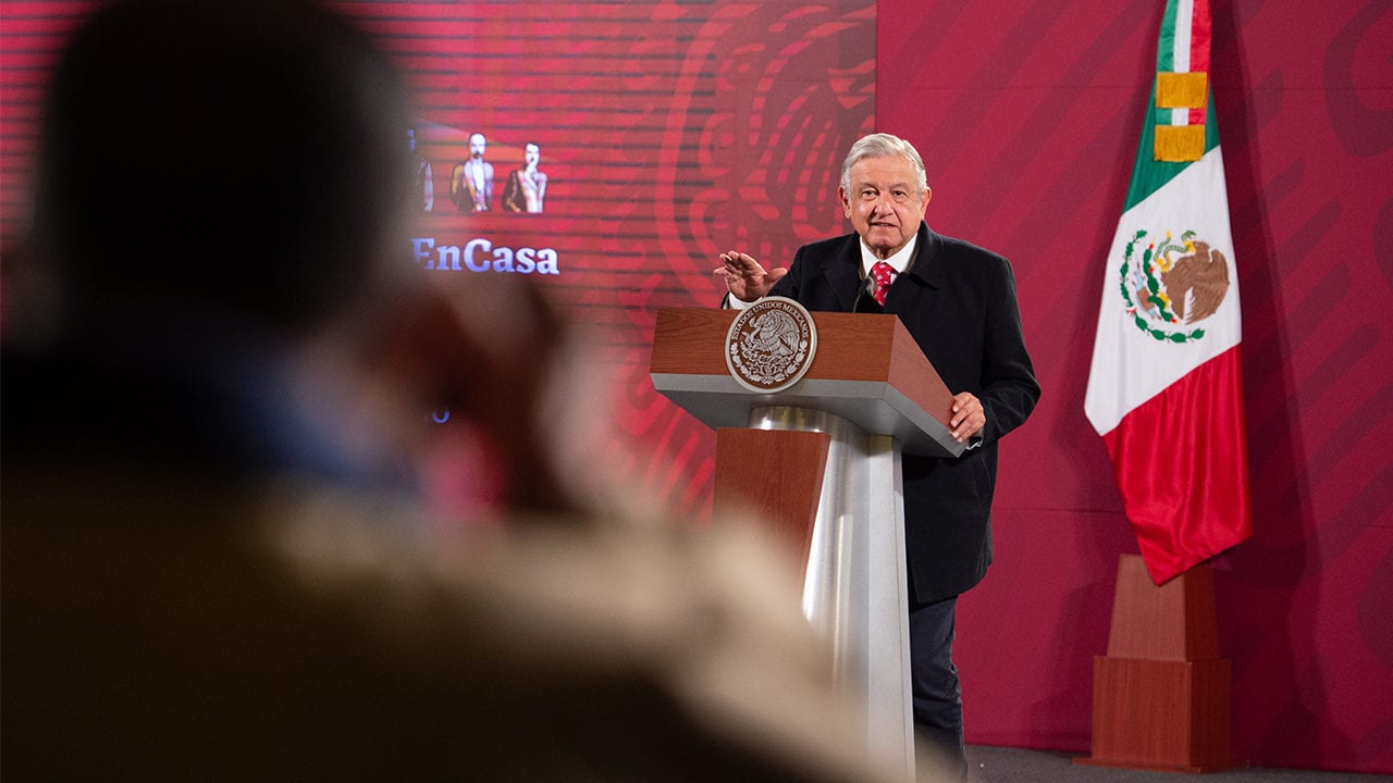 AMLO niega haberse vacunado ya, dice que le toca hasta marzo