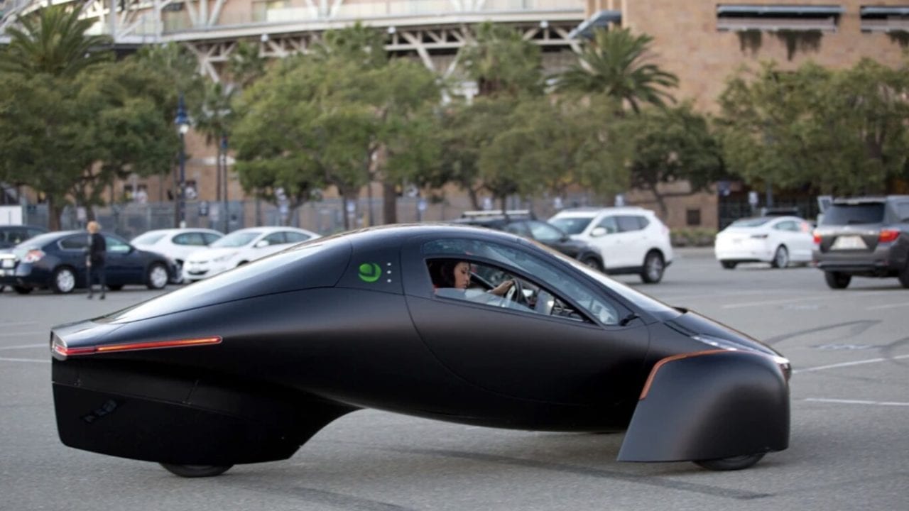 Aptera revela el primer auto eléctrico solar que no requiere recargarse