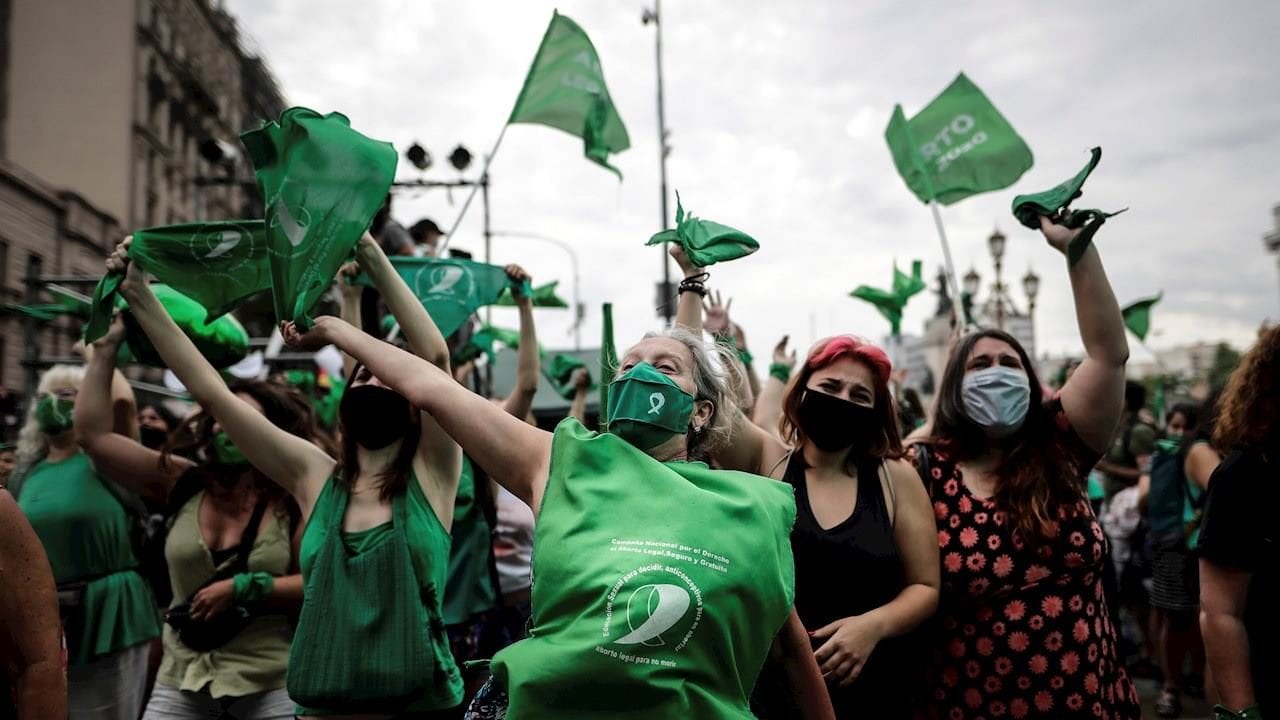 Ley del aborto supera su primera prueba en Argentina