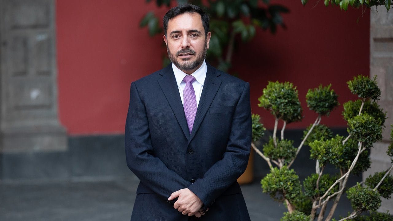 Presentan a nuevo director del IPN, investigador en Oxford