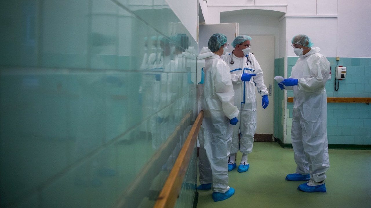 Hospitales de Países Bajos, rebasados; suspenden atención no esencial