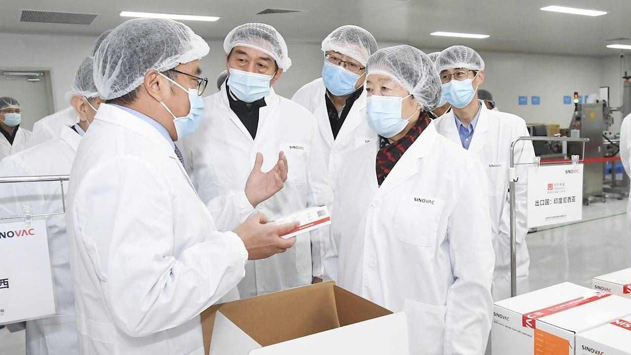 Vacuna china de Sinovac tiene eficacia mayor a 50%:  Brasil