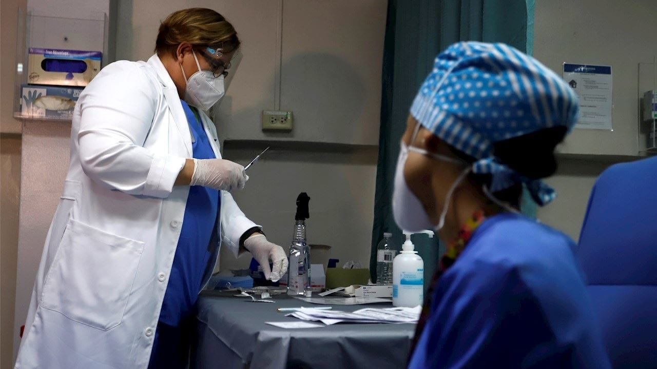 La Casa Blanca planea enviar vacunas a farmacias para agilizar aplicación