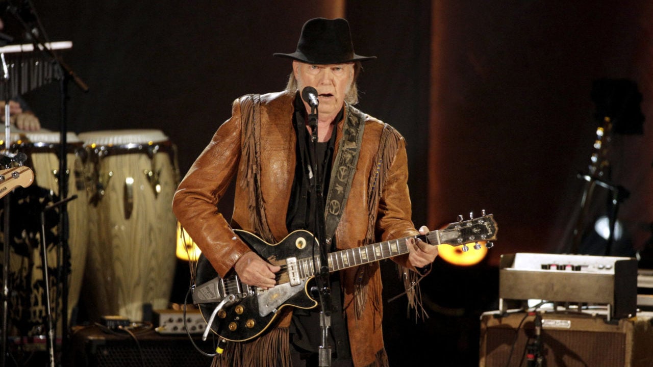 Neil Young vende los derechos de la mitad de sus canciones