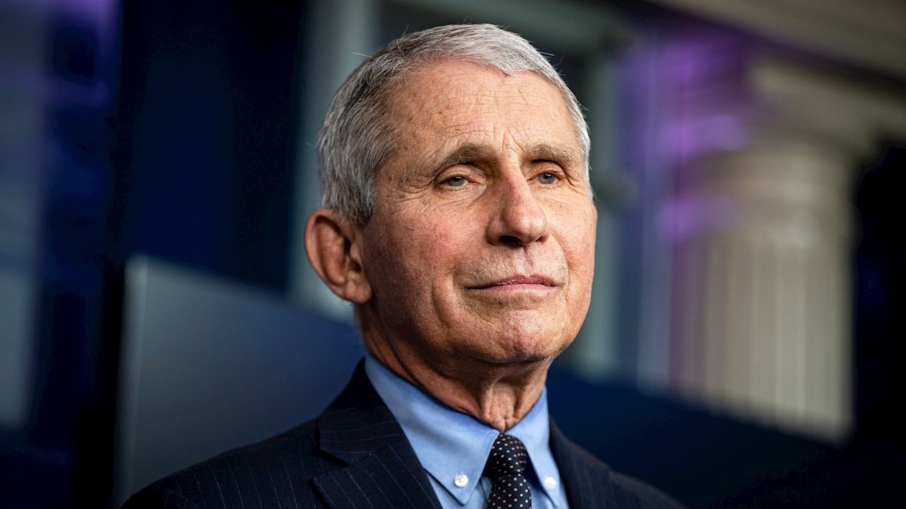 Fauci confía que Covid-19 pierda fuerza, pero pide seguir alerta