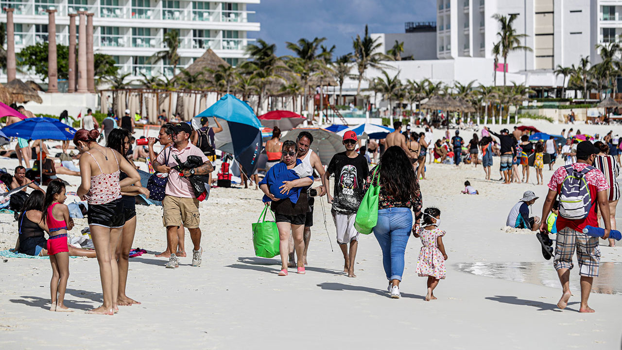 Empresarios esperan derrama económica por 770 mil mdp durante las vacaciones de verano
