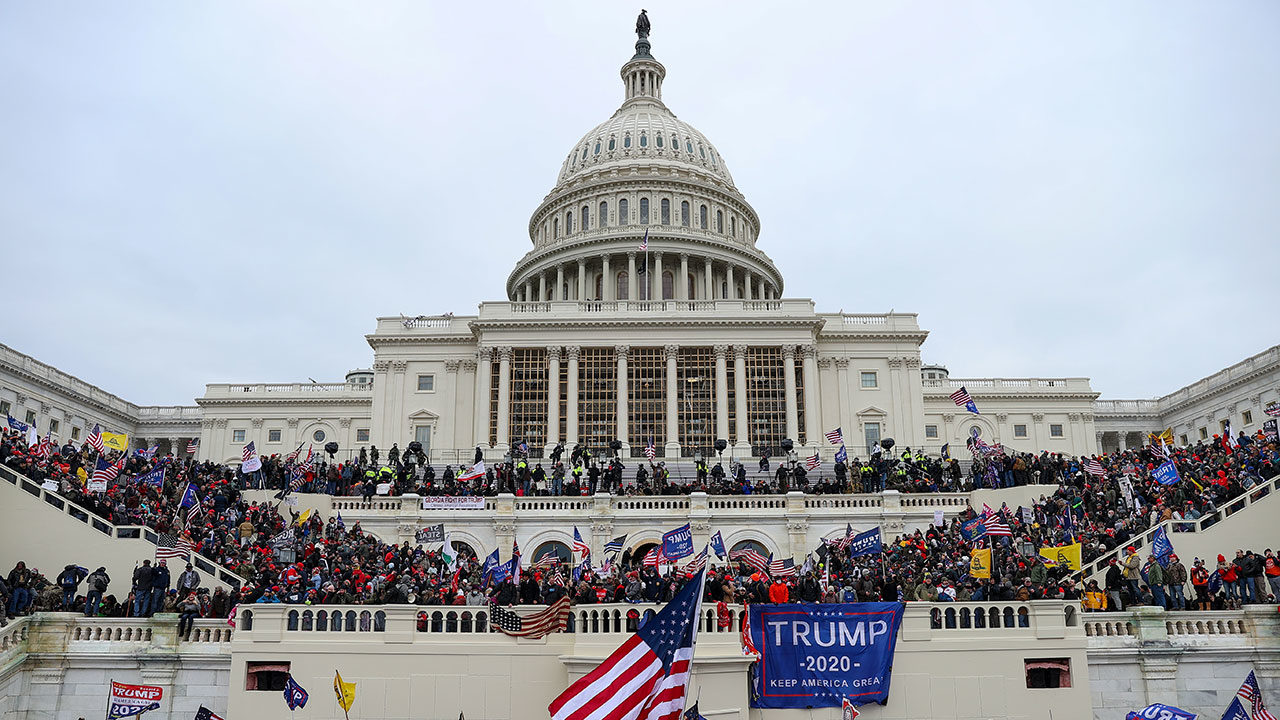 Trump ordena el despliegue de agentes federales en Washington