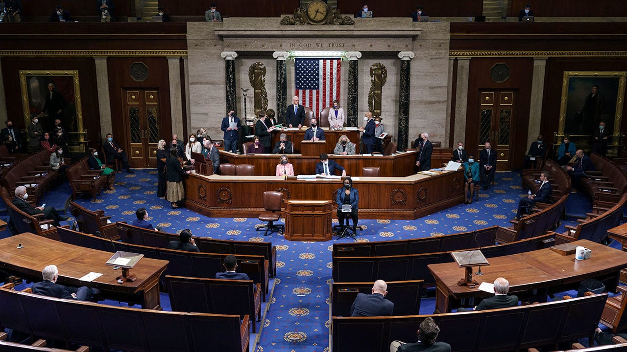 Demócratas ofrecen ley para frenar poder presidencial  tras gobierno de Trump