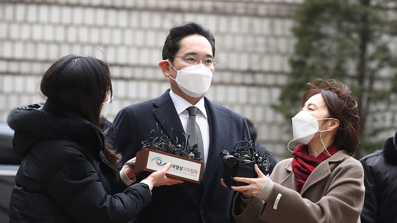 Corea del Sur indulta al líder de Samsung, en prisión desde enero