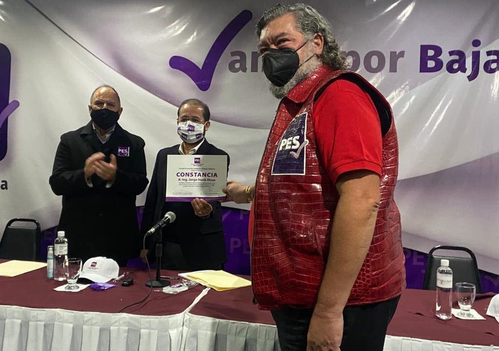 PES le ‘roba’ a Hank Rhon al PRI para ir por Baja California