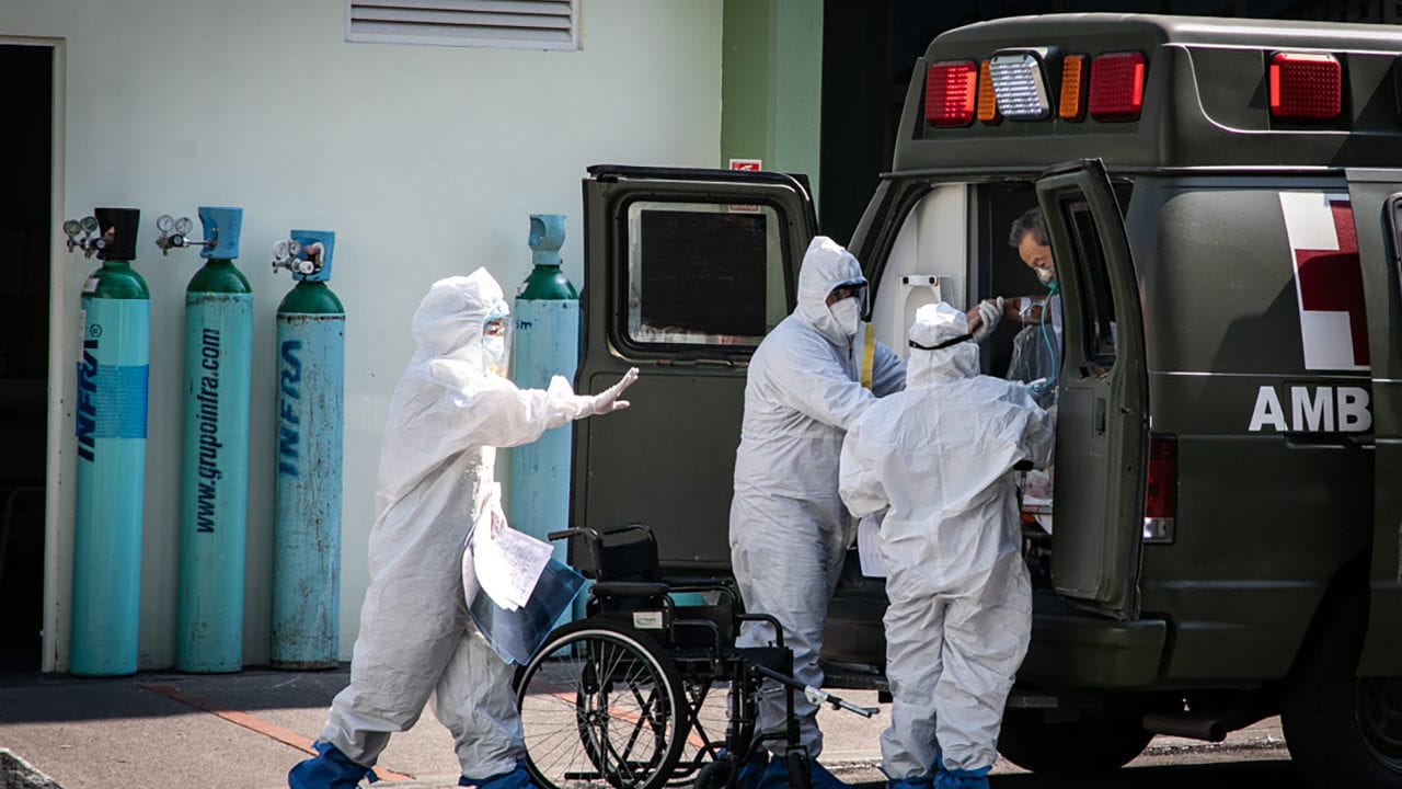 Estos son los retos que enfrentarán los médicos en formación tras la pandemia
