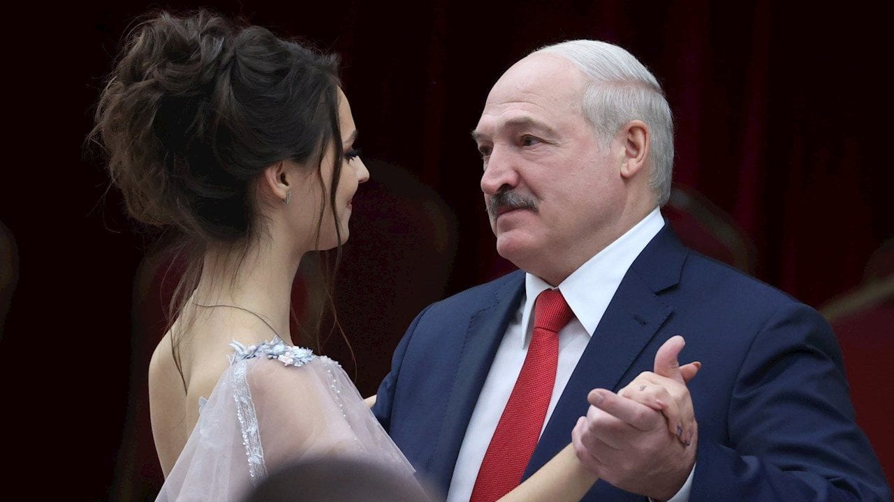 El coronavirus es un castigo de Dios, afirma presidente de Bielorrusia