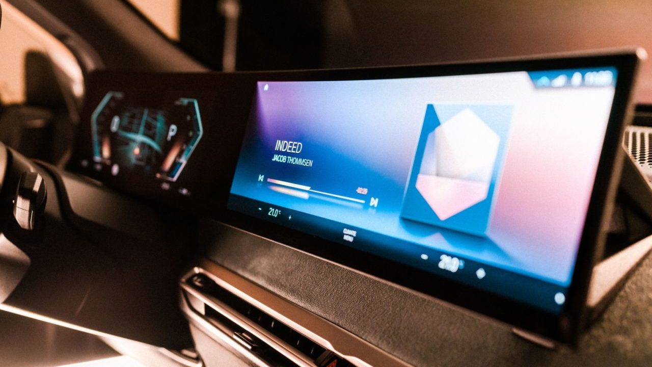 BMW, una mirada al futuro de las pantallas en sus autos