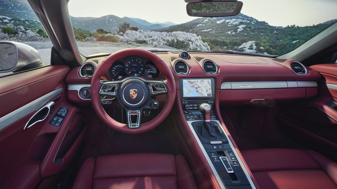Las acciones de Porsche AG debutan a 84 euros