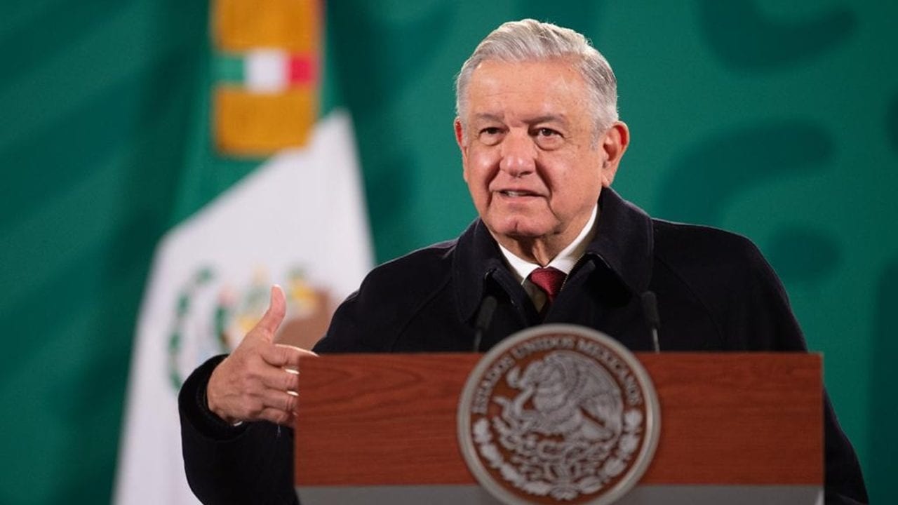 INE aprueba ordenar a AMLO no hablar del proceso electoral 2021